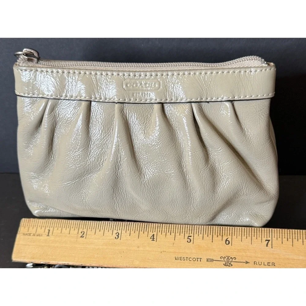Coach Madison Pleated Patent Leather Wristlet Beige Cream Detachable Strap Y2K